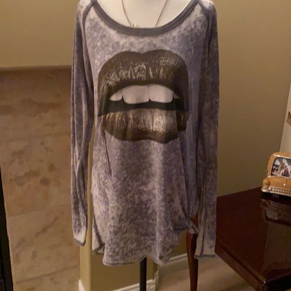 Chaser Bleeding Lips Top